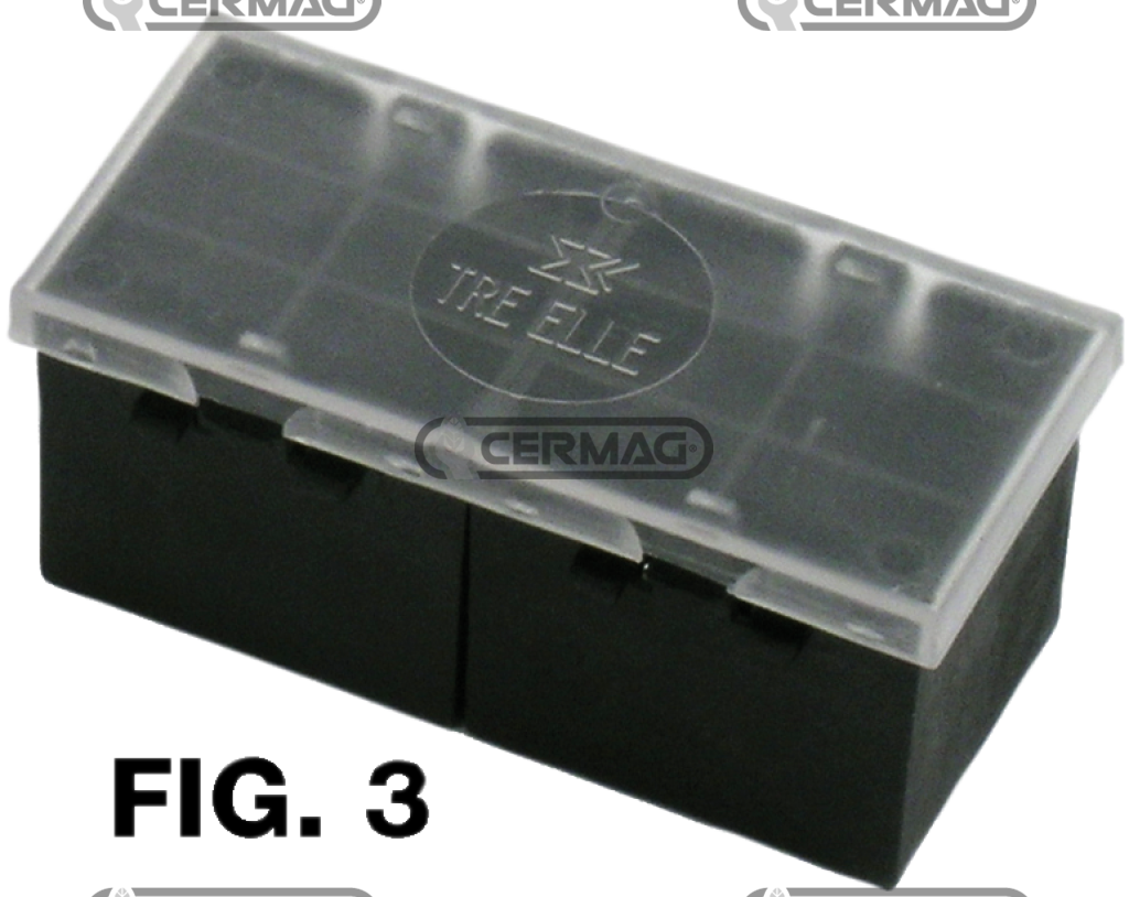 Fuse box for 12 double blade fuses